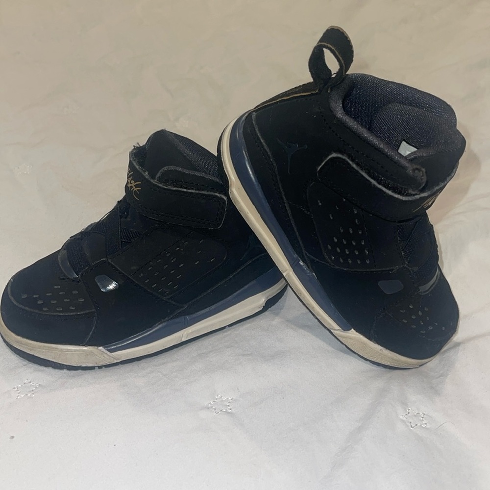 Jordan Flight black size 6c toddler.